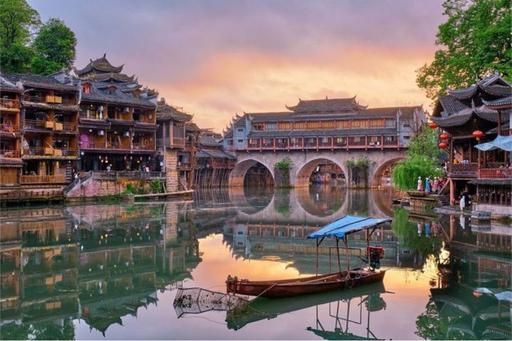 Vansol Tours - Shanghai-Avatar-Fenhuang Ancient Town